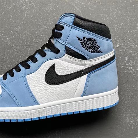 blaue nike air jordan 1